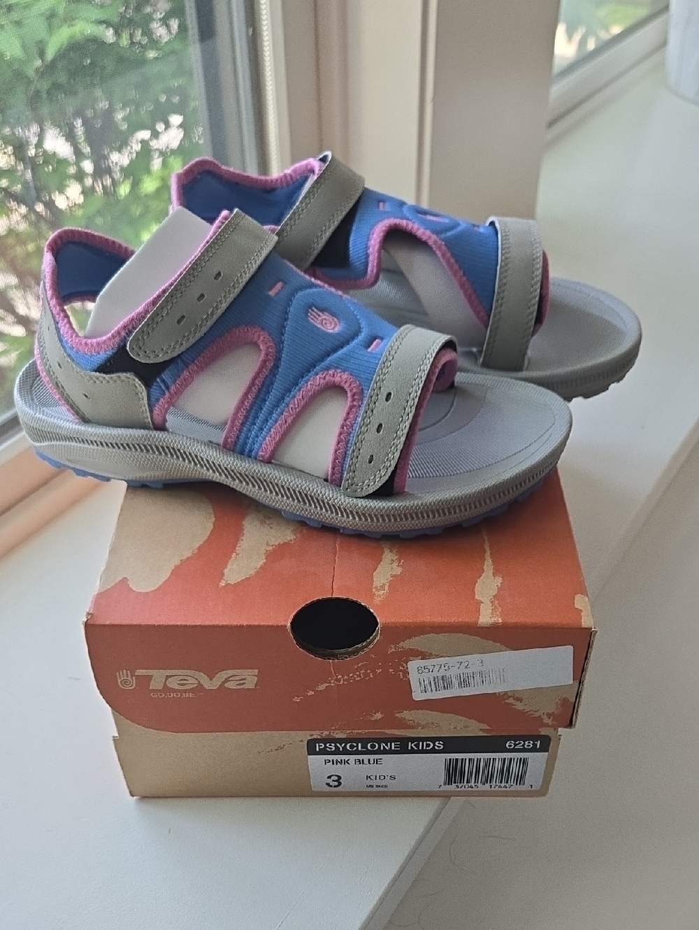 Teva Kids Psyclone Sandals in Blue, Pink and Gray Size 3